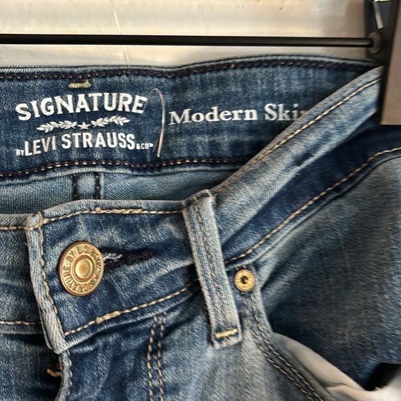 Signature Levi’s Strauss “Modern Skinny” womens - Picture 2 of 4